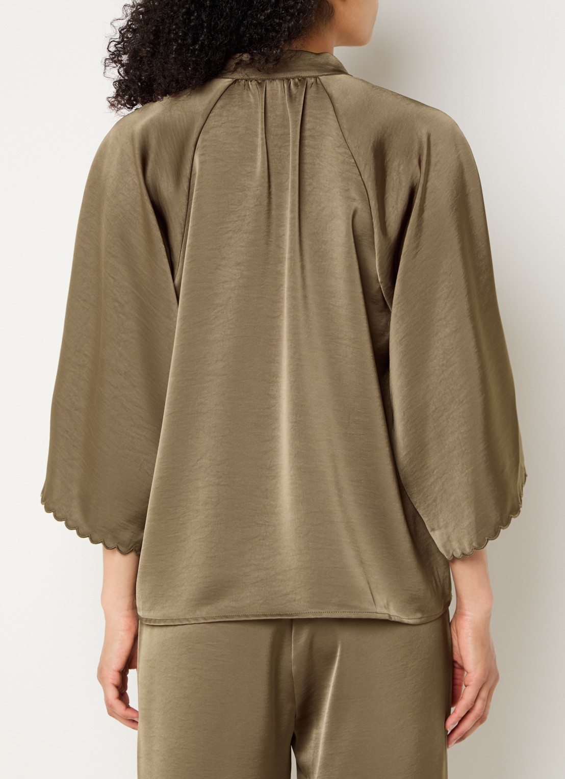 Bruuns Bazaar Beckia tuniek van satijn - achterkant khaki