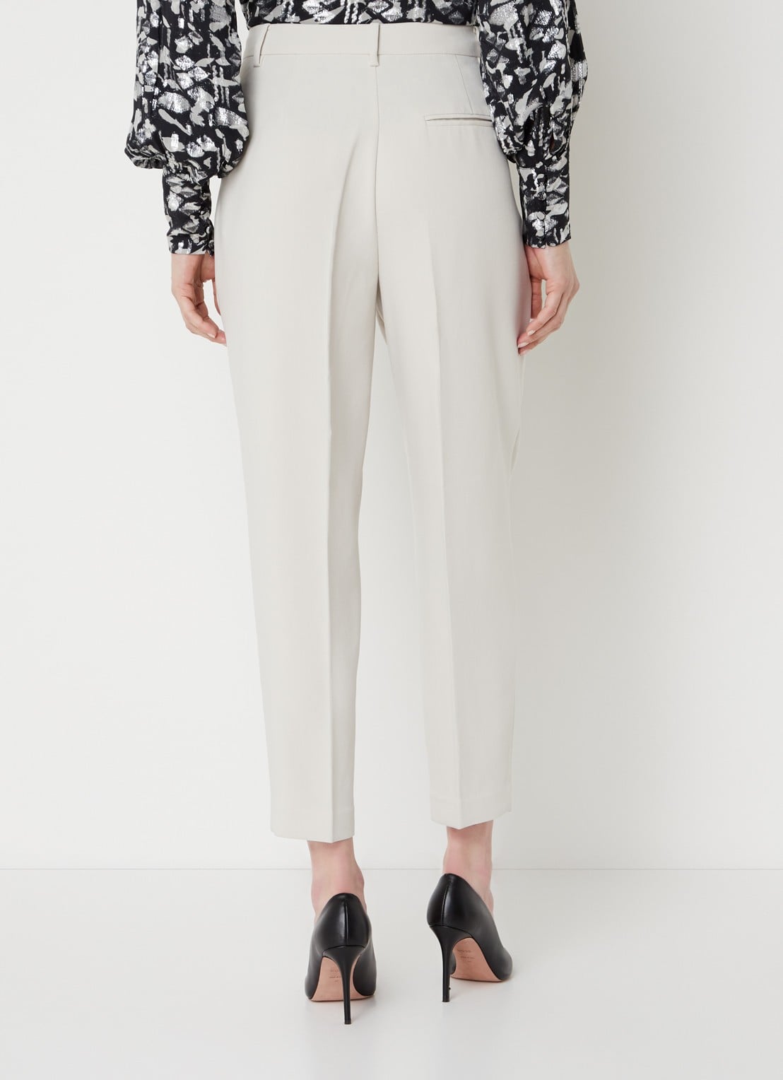 Bruuns Bazaar Cindy high waist tapered fit cropped pantalon met plooidetail - achterkant 4 gebroken wit