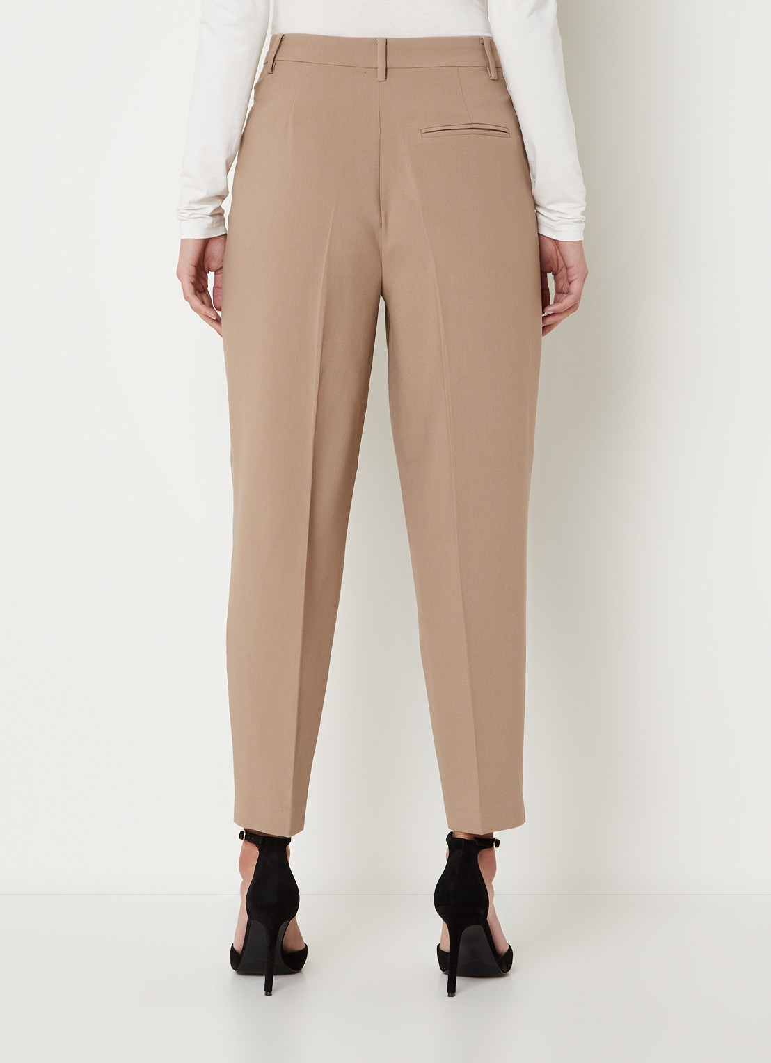 Bruuns Bazaar Cindy high waist tapered fit cropped pantalon met plooidetail - achterkant khaki