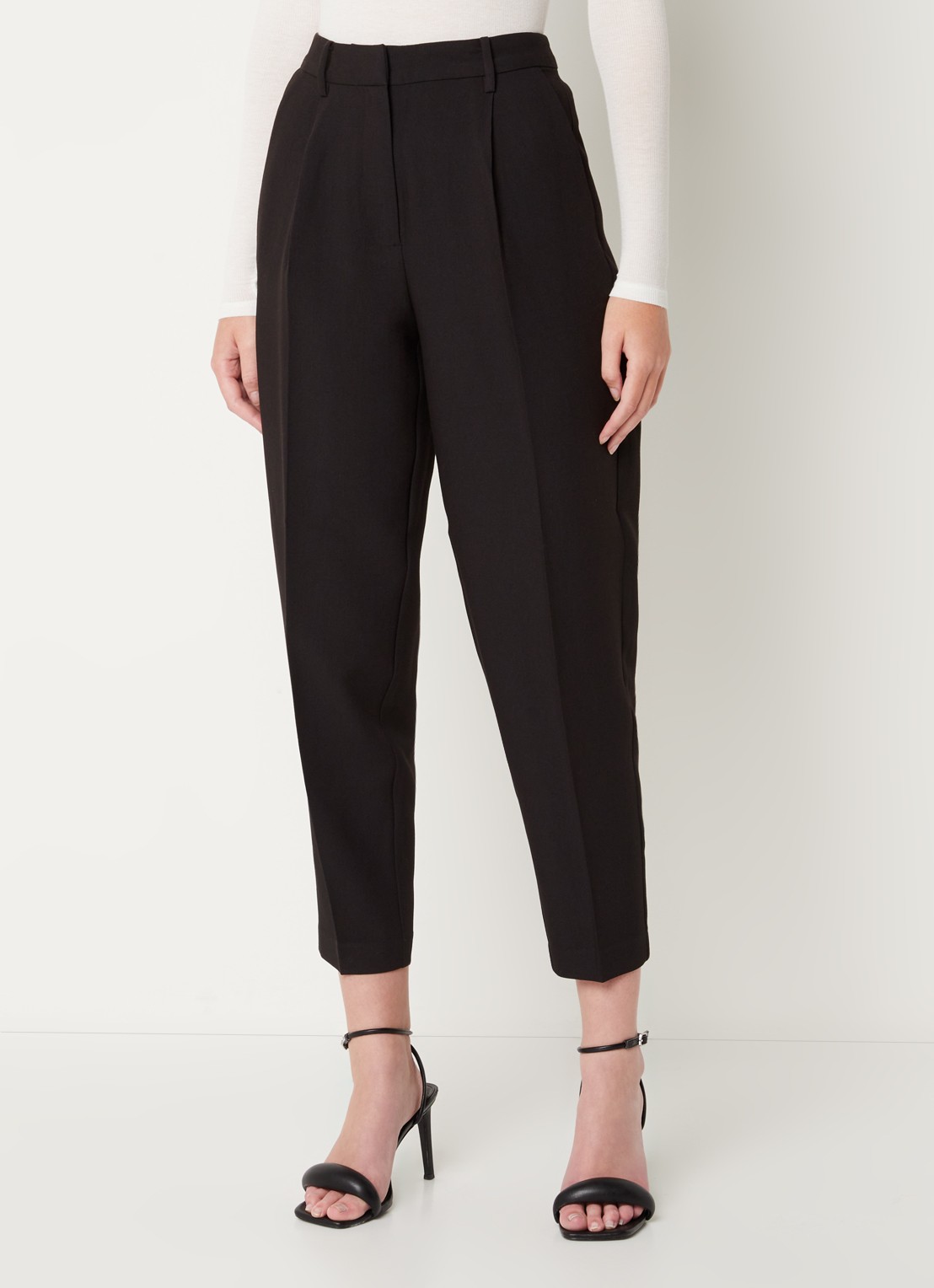 Bruuns Bazaar Cindy high waist tapered fit cropped pantalon met plooidetail - detail 3 zwart
