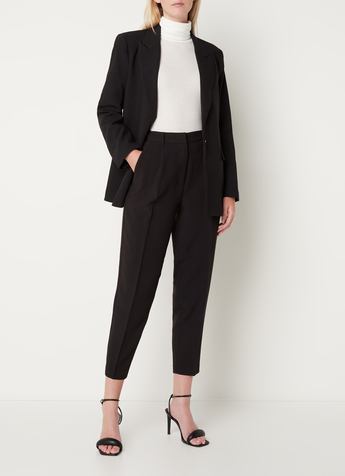 Bruuns Bazaar Cindy high waist tapered fit cropped pantalon met plooidetail - voorkant 2 zwart
