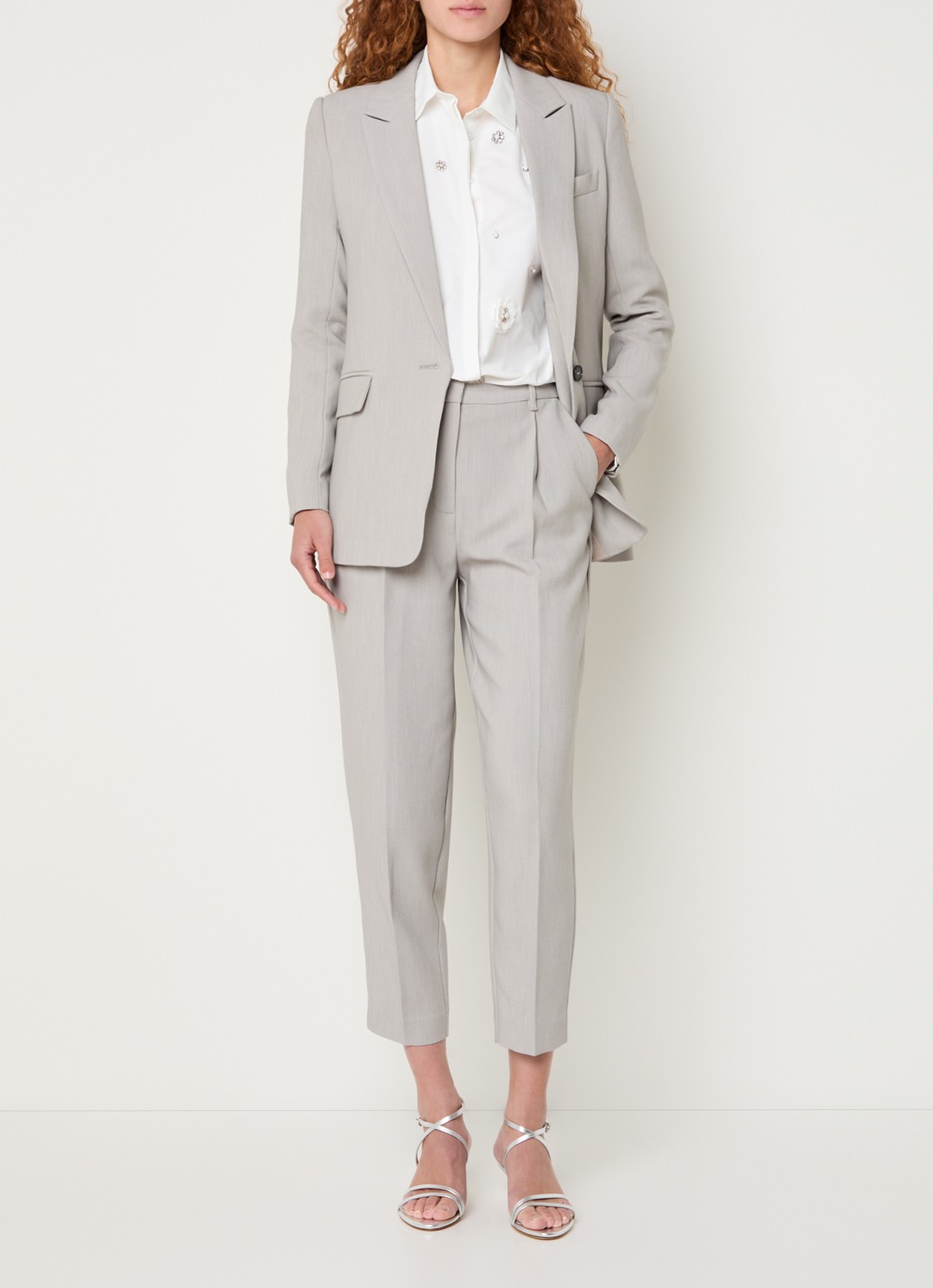 Bruuns Bazaar Cindy high waist tapered fit cropped pantalon met plooidetail - voorkant 3 lichtgrijs