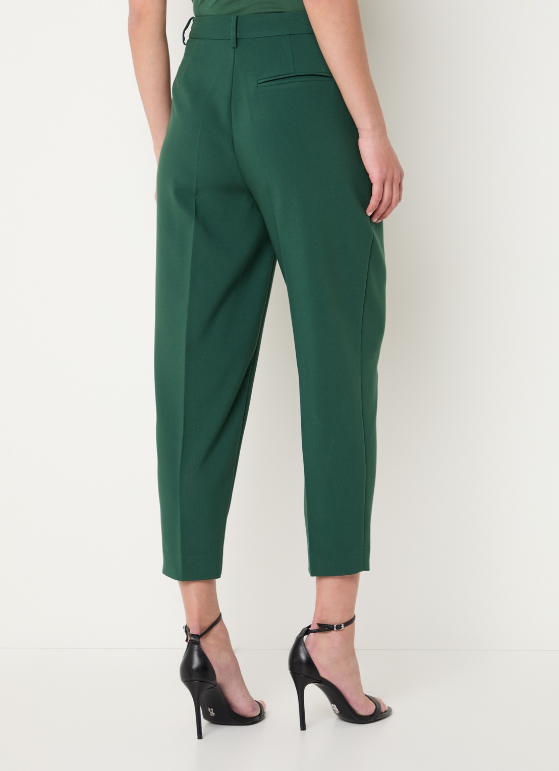 Bruuns Bazaar Cindy high waist tapered fit cropped pantalon met plooidetail - achterkant 3 flessengroen