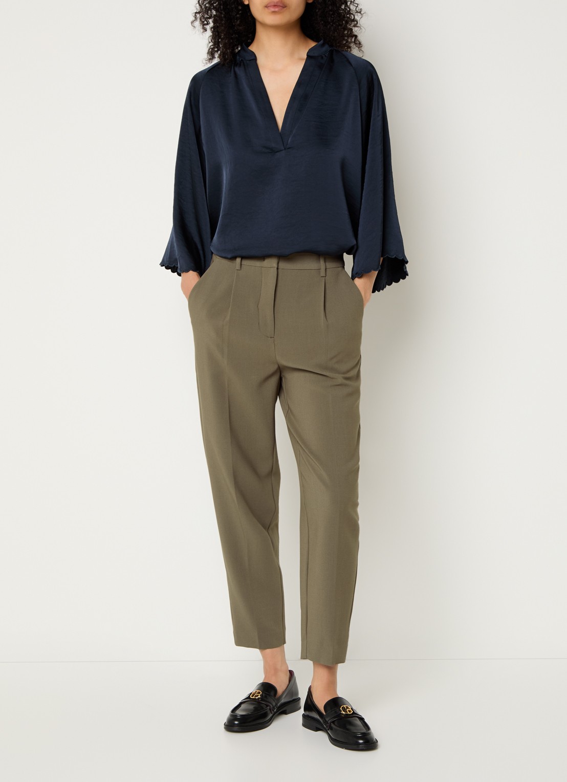 Bruuns Bazaar Cindy high waist tapered fit cropped pantalon met plooidetail - voorkant 2 lichtbruin