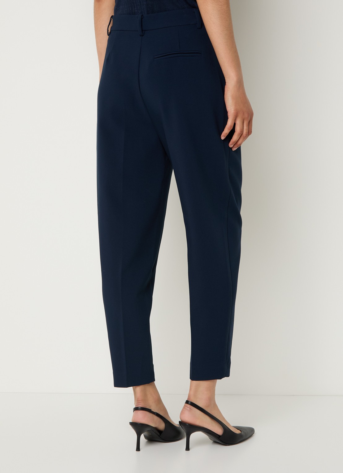 Bruuns Bazaar Cindy high waist tapered fit cropped pantalon met plooidetail - achterkant 2 kobaltblauw