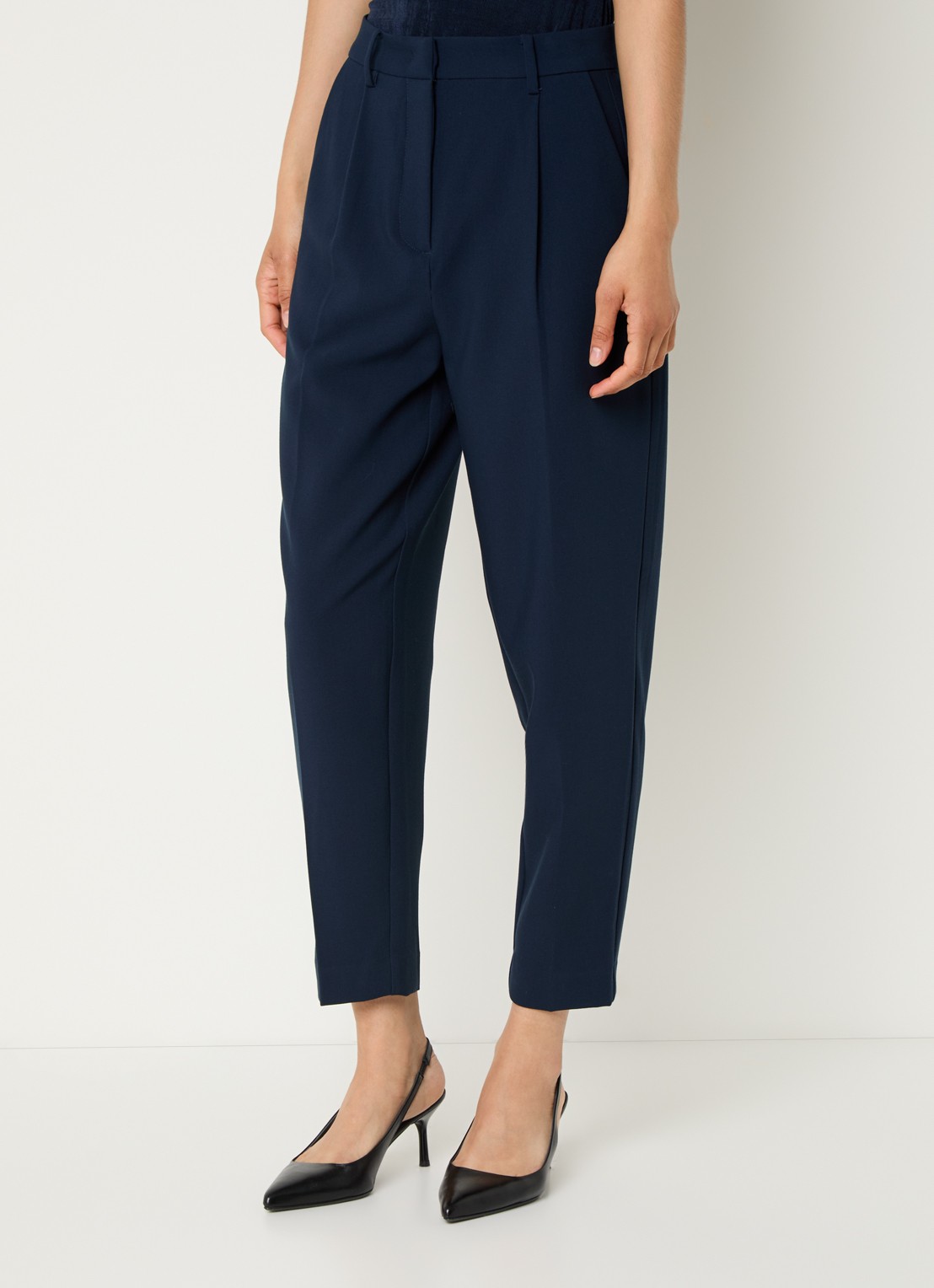 Bruuns Bazaar Cindy high waist tapered fit cropped pantalon met plooidetail - detail kobaltblauw