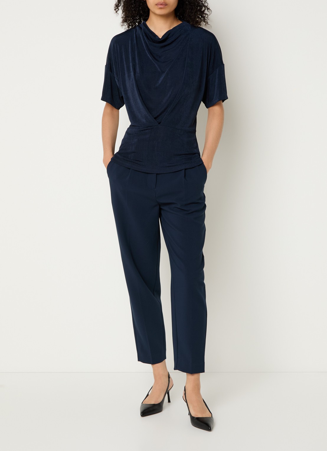 Bruuns Bazaar Cindy high waist tapered fit cropped pantalon met plooidetail - voorkant 4 kobaltblauw