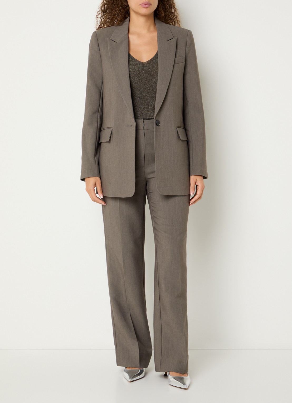 Bruuns Bazaar Frida blazer met klepzakken - voorkant 4 zand