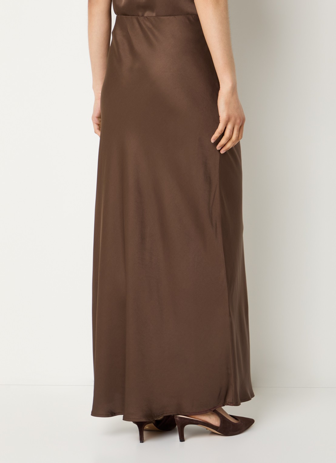 Bruuns Bazaar High waist maxi rok van satijn - achterkant donkerbruin
