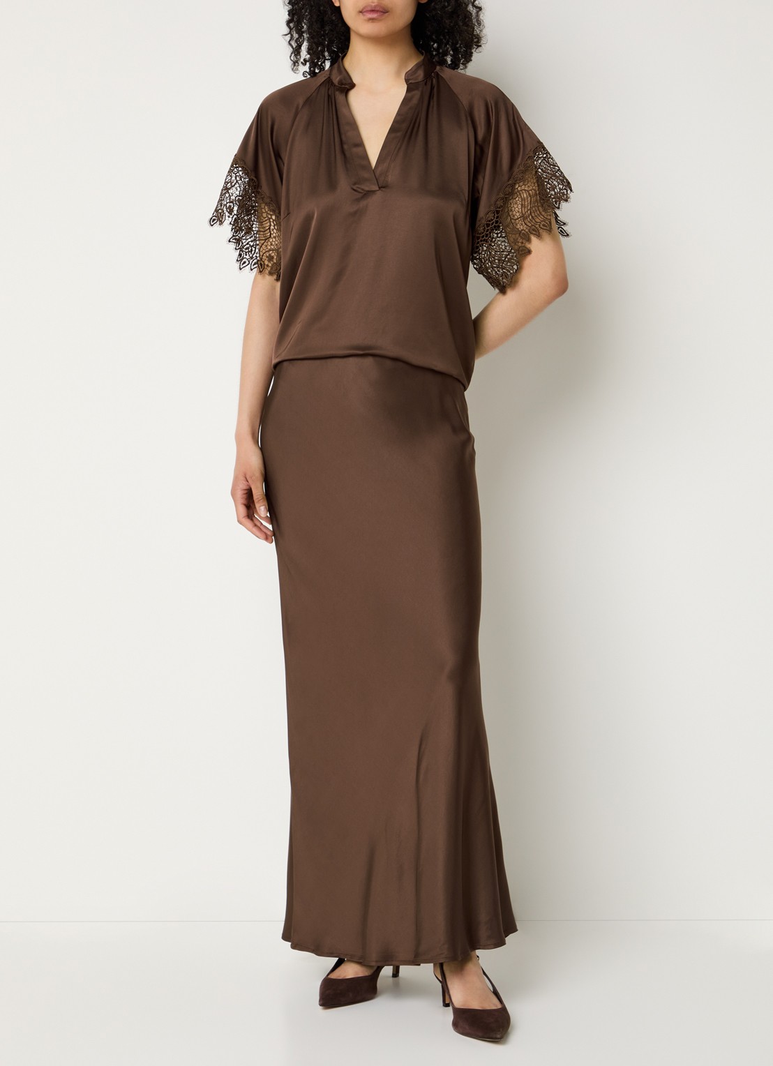 Bruuns Bazaar High waist maxi rok van satijn - voorkant 3 donkerbruin