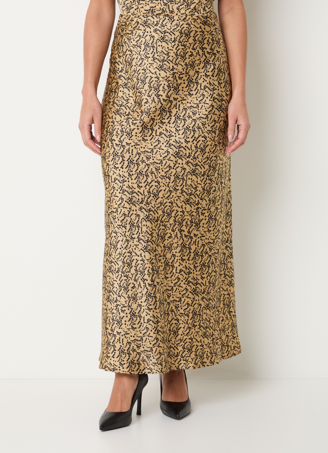 Bruuns Bazaar Joanelle maxi rok van satijn - detail 4 camel