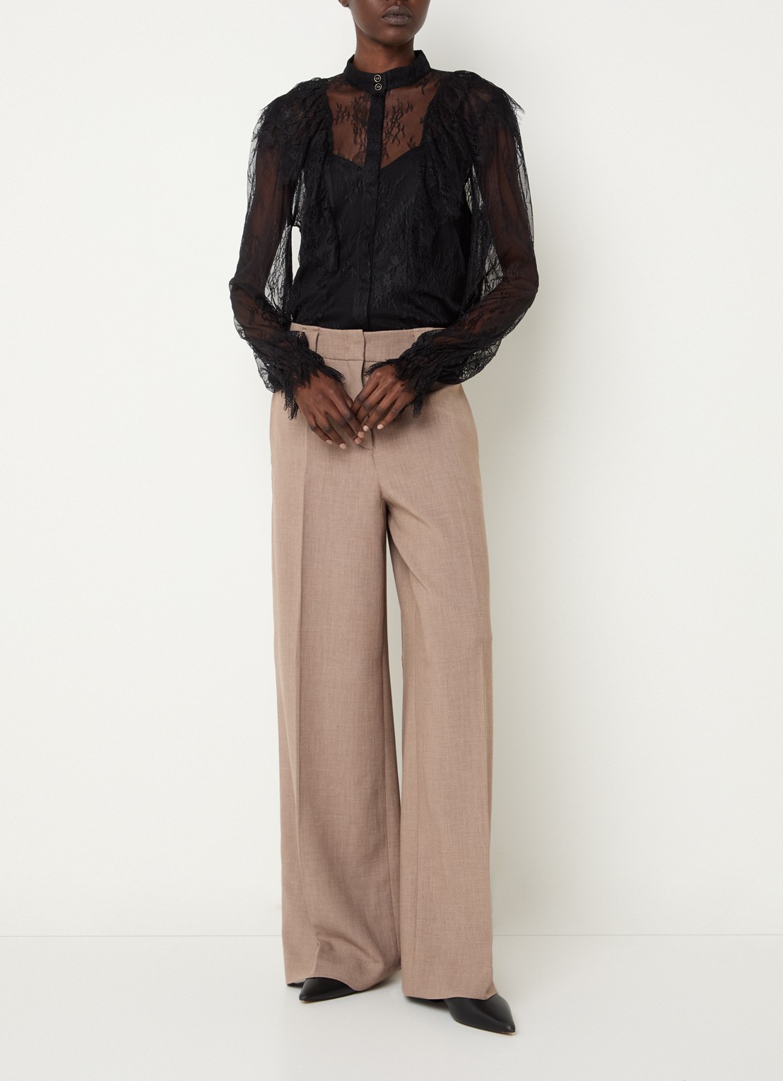 Bruuns Bazaar LaccoBBYonas semi-transparante blouse van kant met volant - voorkant 4 zwart