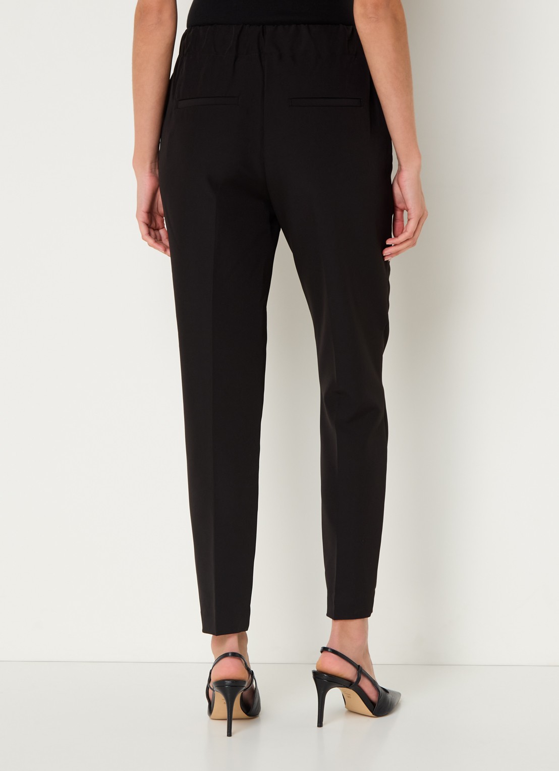 Bruuns Bazaar Liwa high waist tapered fit chino met steekzakken - achterkant 2 zwart