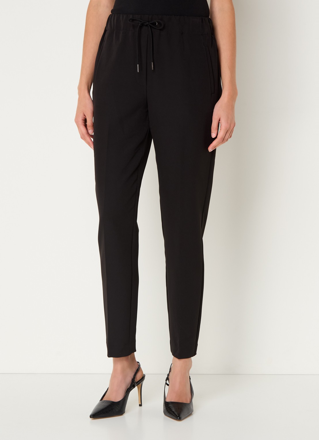 Bruuns Bazaar Liwa high waist tapered fit chino met steekzakken - detail zwart