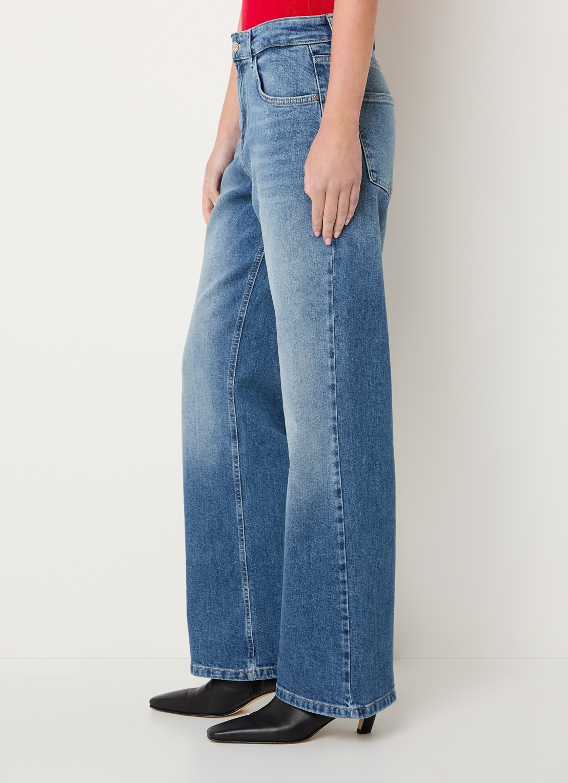 Bruuns Bazaar Lucie high waist loose fit jeans met lichte wassing - detail 3 indigo