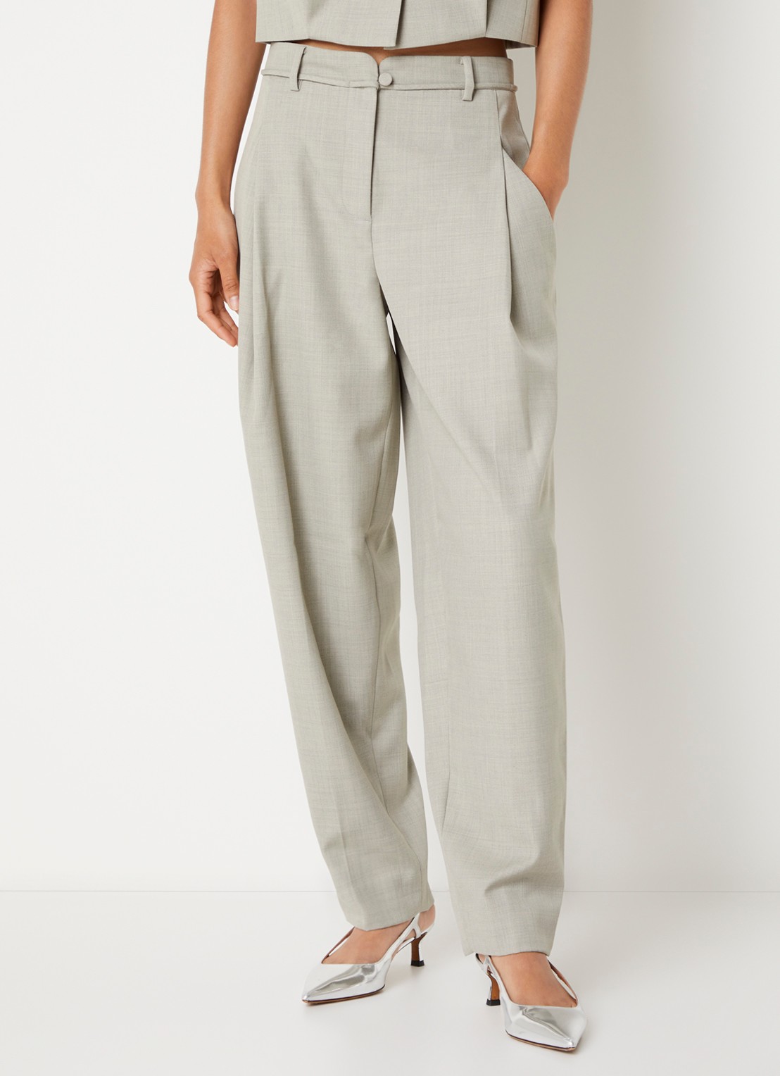 Bruuns Bazaar Phiala high waist loose fit pantalon met steekzakken - detail 3 lichtgrijs