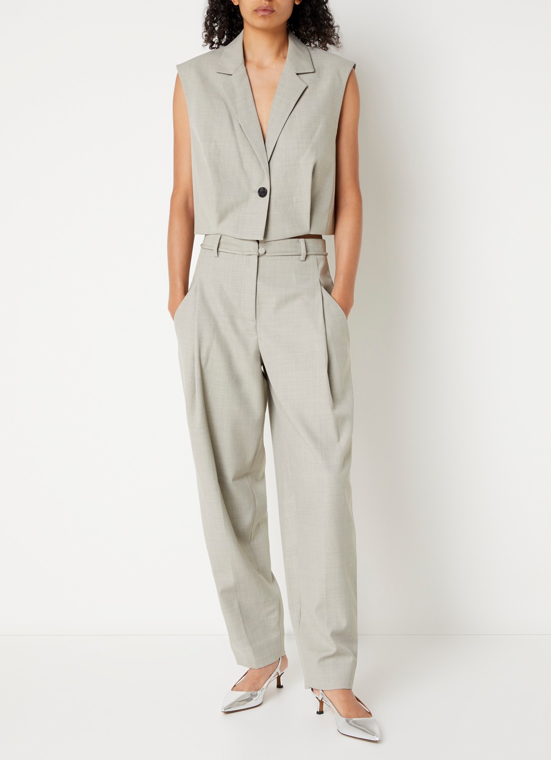 Bruuns Bazaar Phiala high waist loose fit pantalon met steekzakken - voorkant 2 lichtgrijs