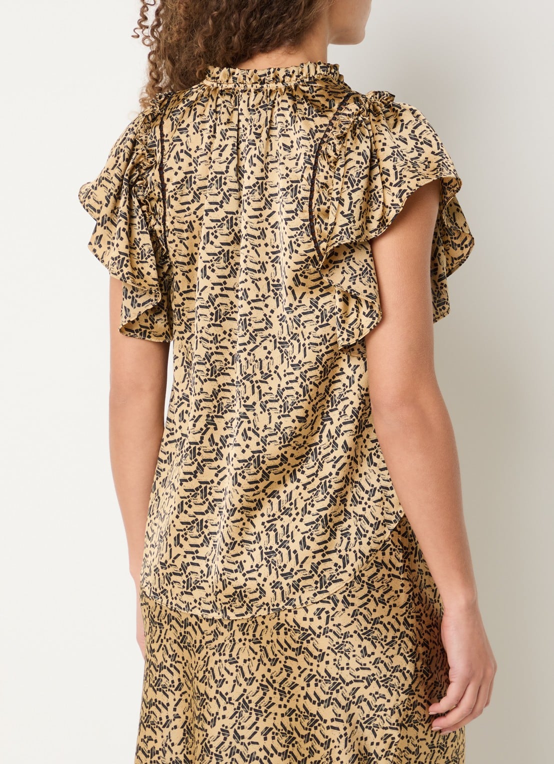 Bruuns Bazaar Sabrine tuniek van satijn met opengewerkt dessin - achterkant camel