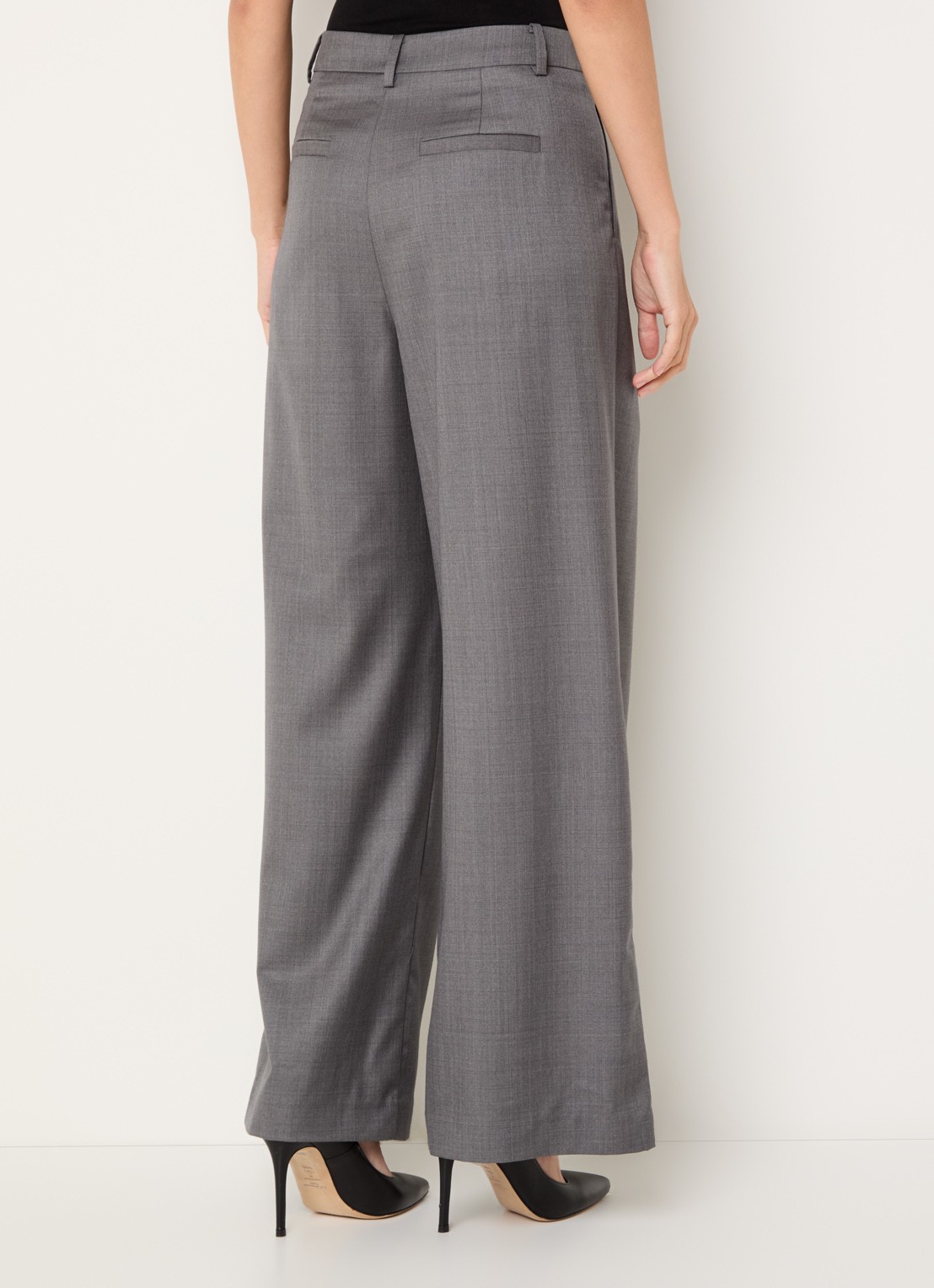 Bruuns Bazaar Vala high waist wide fit pantalon met steekzakken - achterkant 4 middengrijs