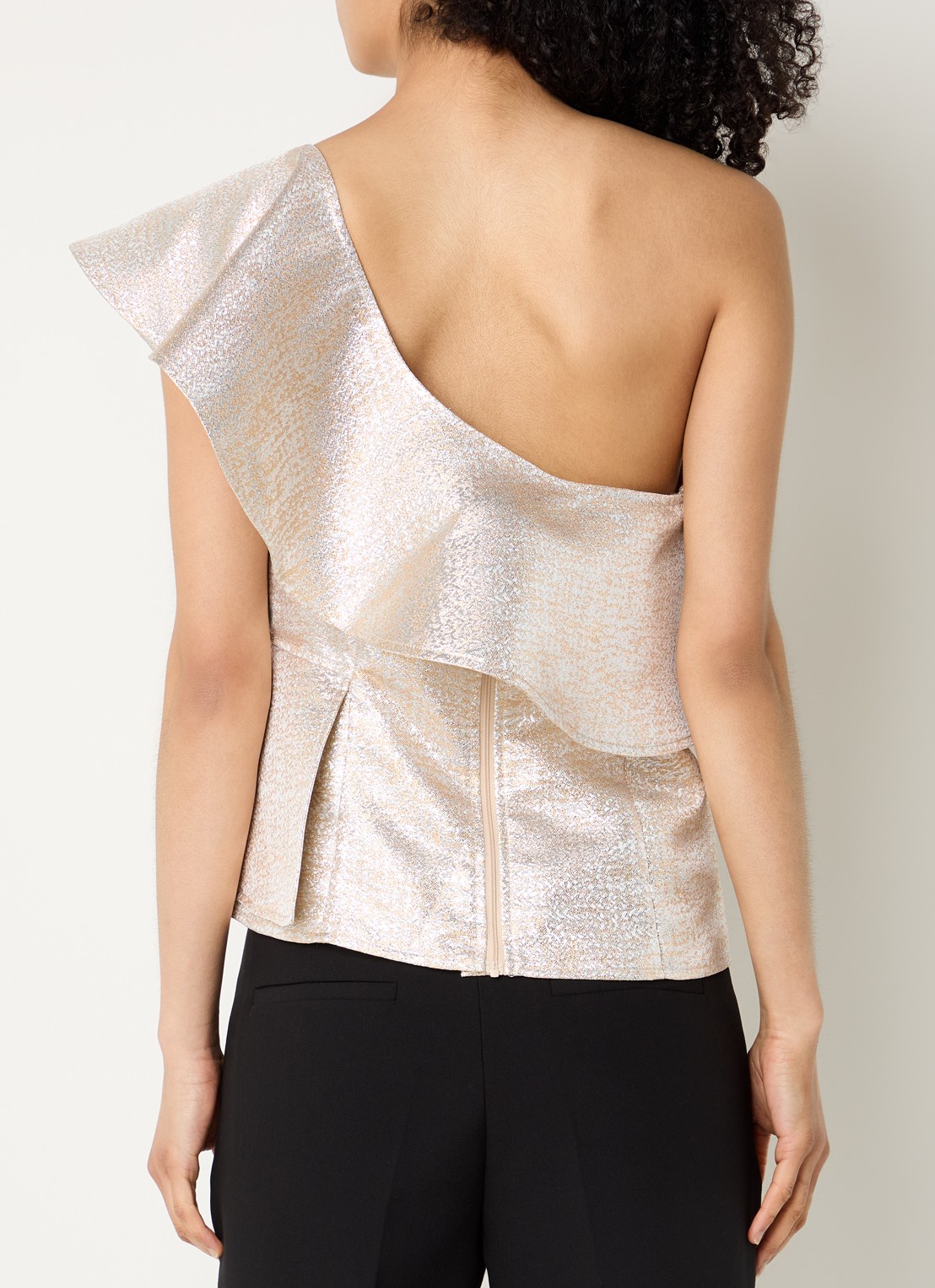 Bruuns Bazaar Wallichia top met volant en asymmetrische hals - achterkant 2 goud