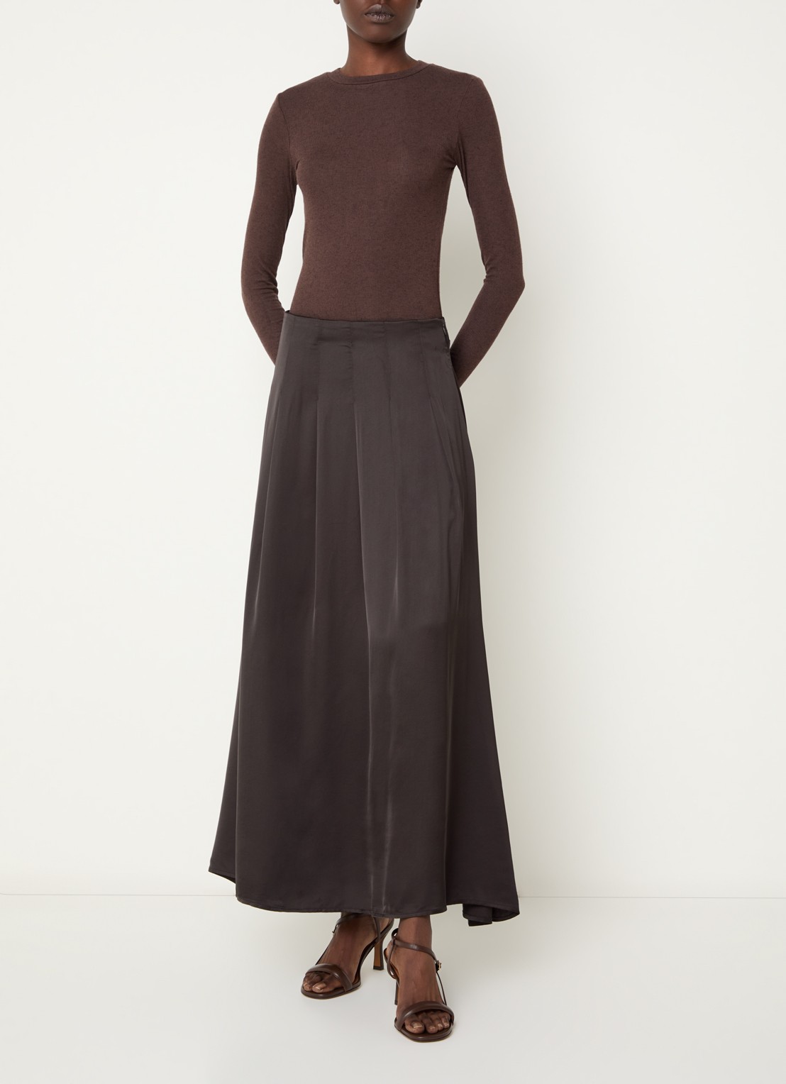Bruuns Bazaar WeckiaBBTyras maxi rok met plooien - voorkant 3 donkerbruin
