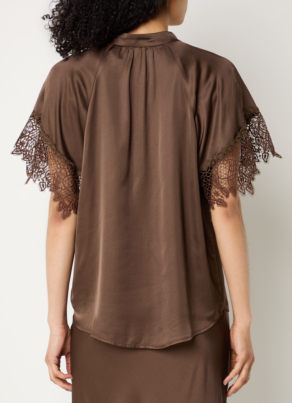 Bruuns Bazaar Winy tuniek met broderie en V-hals - achterkant 2 donkerbruin