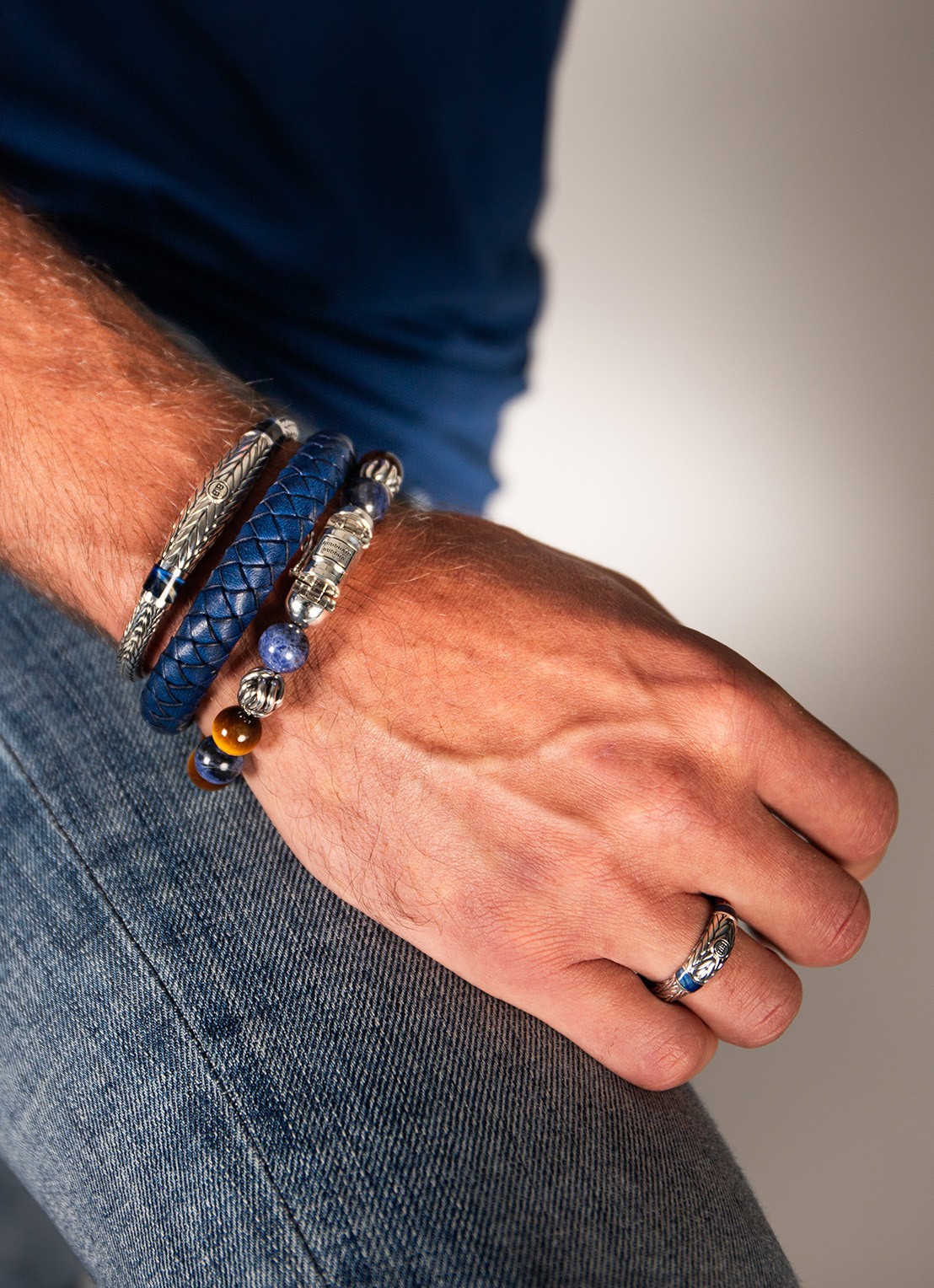 Buddha to Buddha Ben wikkelarmband van leer  - voorkant 3 donkerblauw