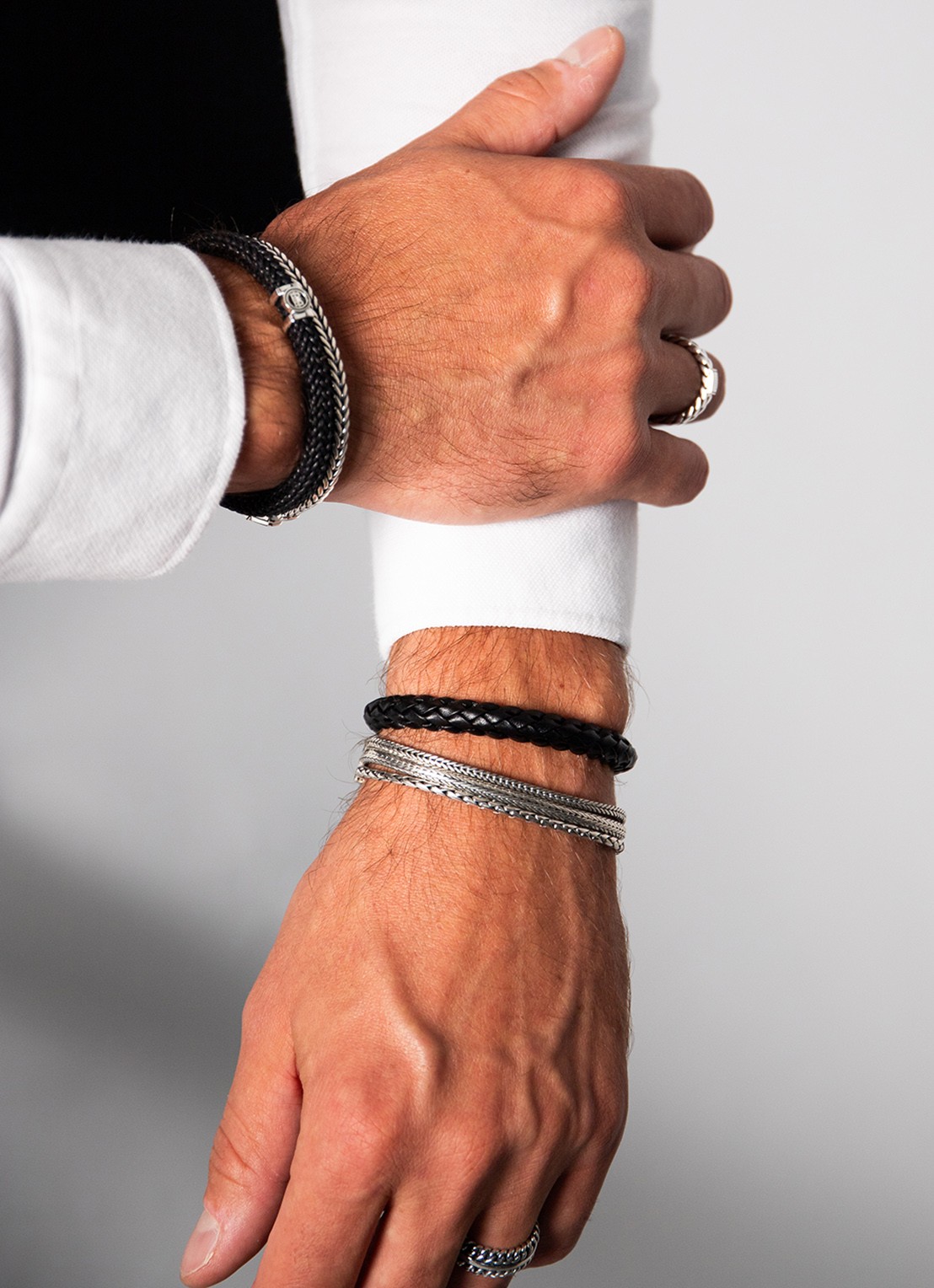 Buddha to Buddha Denise wikkelarmband van zilver  - voorkant 2 zwart