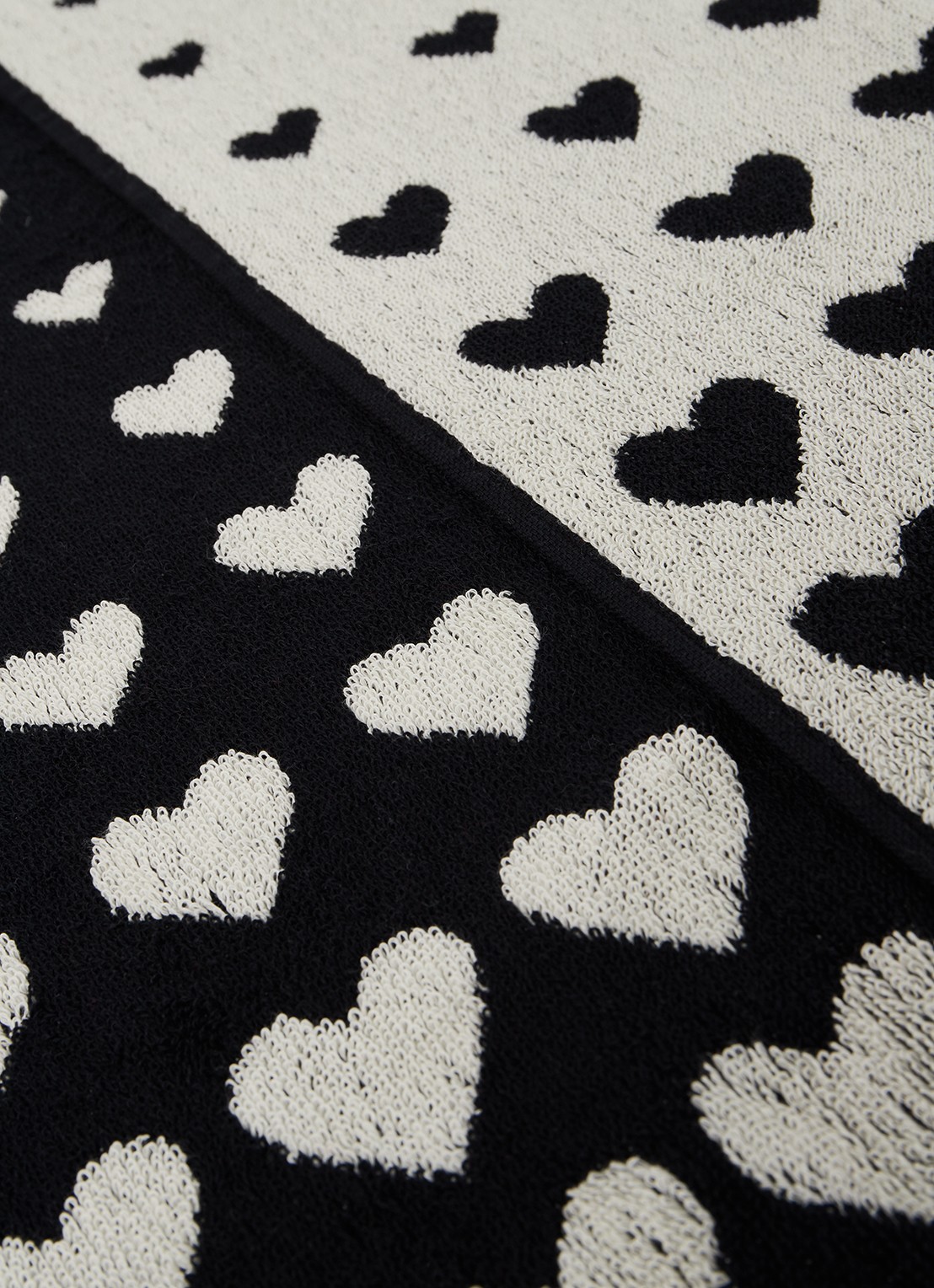 Bunzlau Castle Hearts keukendoek van  katoen 50 x 60 cm - detail zwart