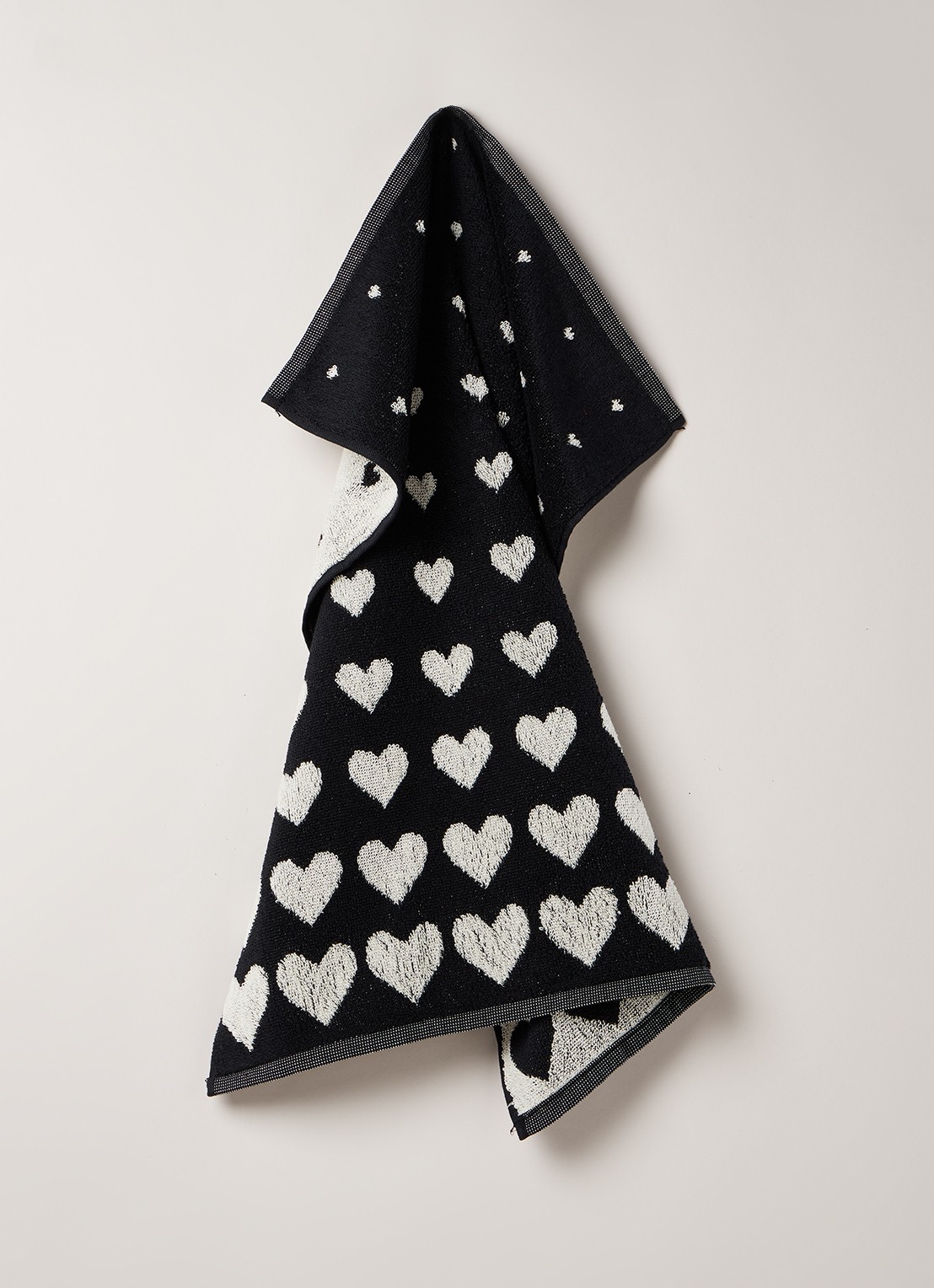Bunzlau Castle Hearts keukendoek van  katoen 50 x 60 cm - voorkant 3 zwart