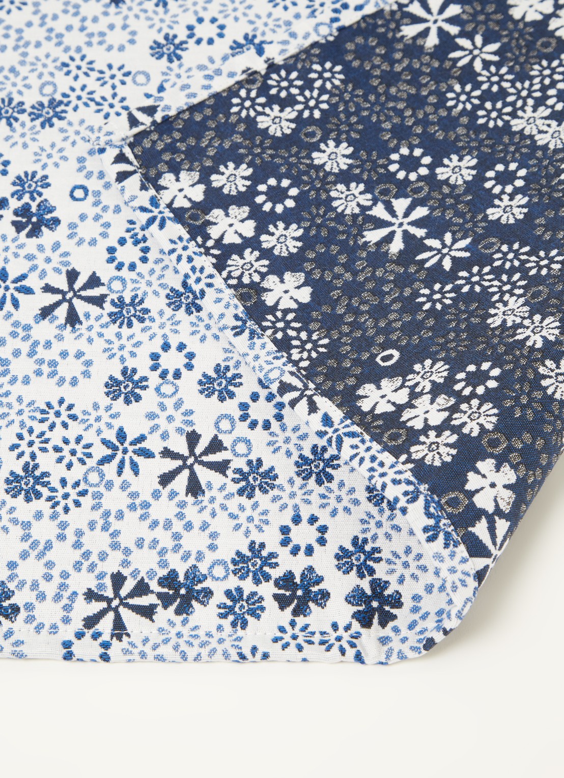 Bunzlau Castle Indigo Lace placemat set van 2  - detail donkerblauw