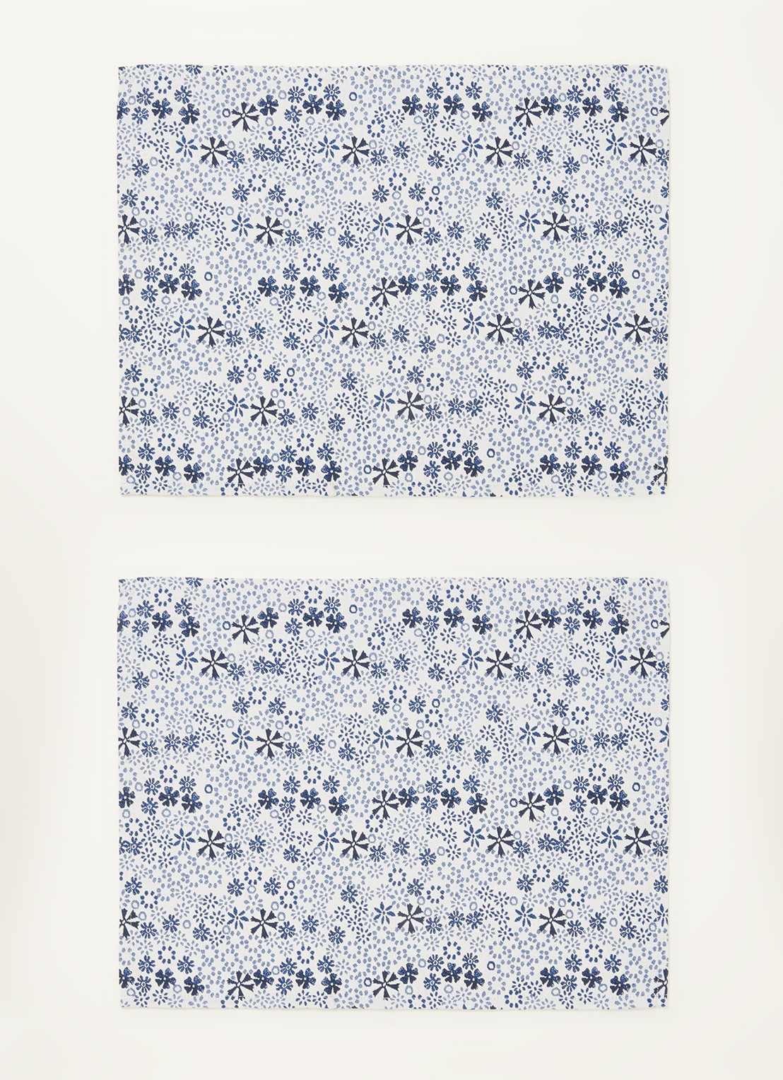 Bunzlau Castle Indigo Lace placemat set van 2  - voorkant 3 donkerblauw