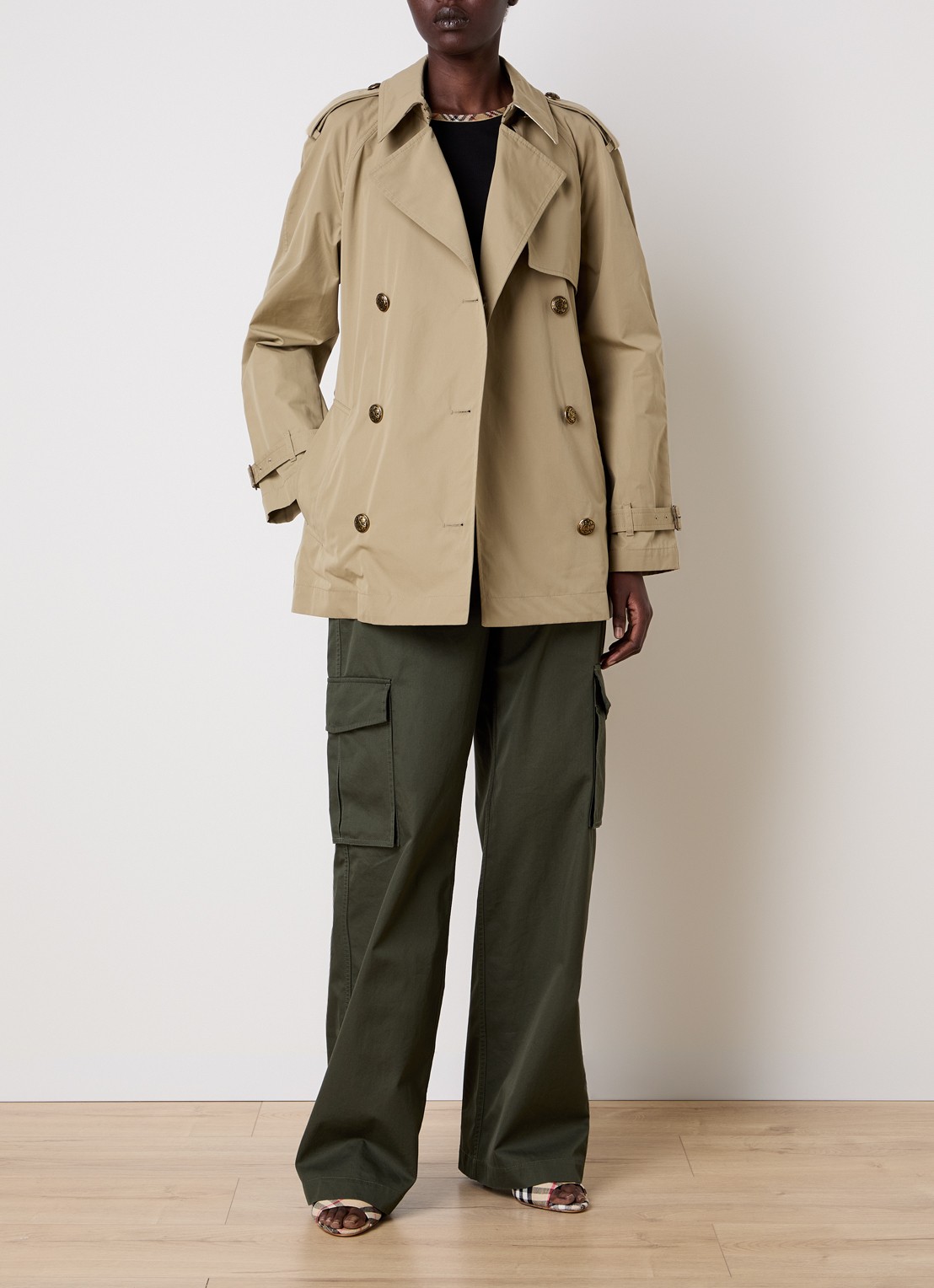 Burberry Belgravia double-breasted trenchcoat met steekzakken en ceintuur - voorkant 2 khaki