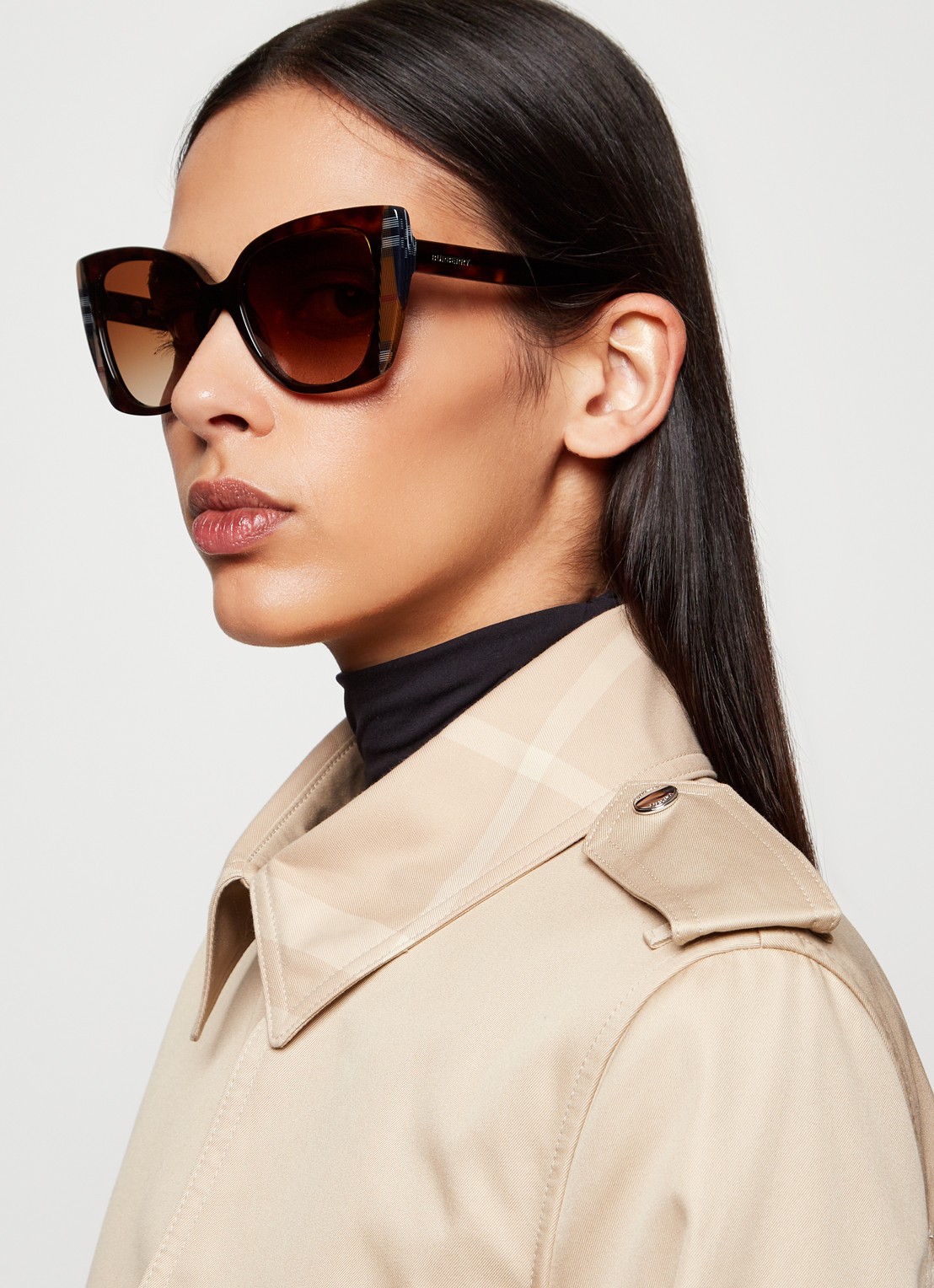 Burberry Butterfly zonnebril gepolariseerd BE4393 - voorkant 2 bruin