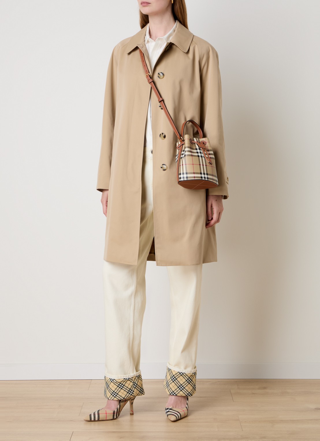 Burberry Camden trenchcoat met steekzakken - voorkant 2 camel