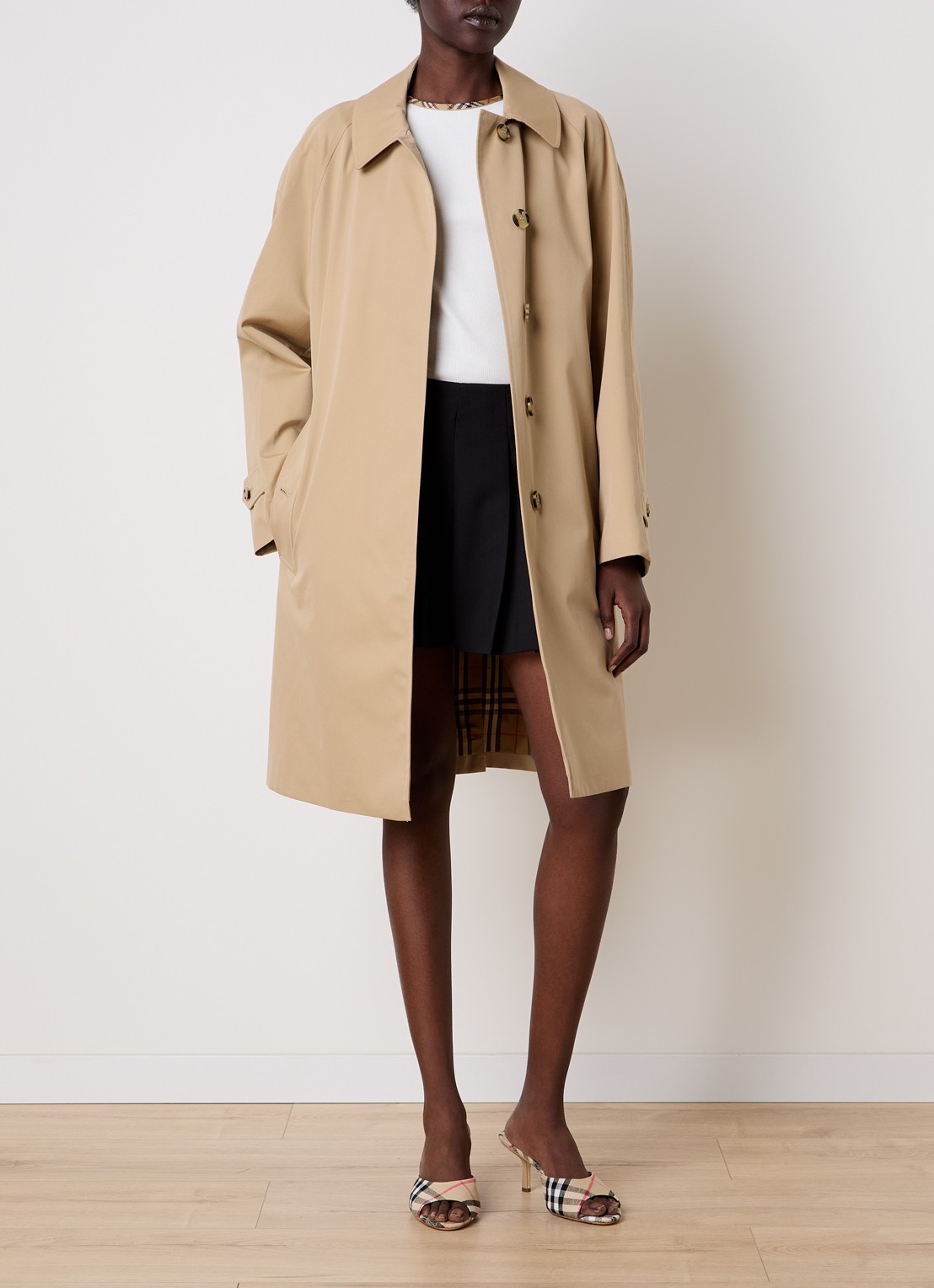 Burberry Camden trenchcoat met steekzakken - voorkant 2 beige