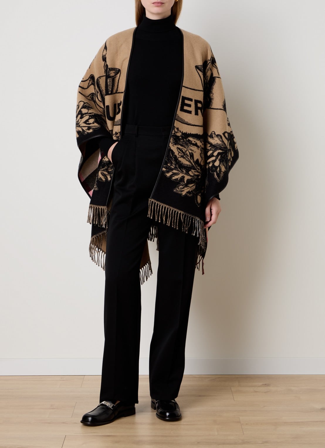 Burberry Cape van wol met logoprint en franjes - voorkant 2 beige