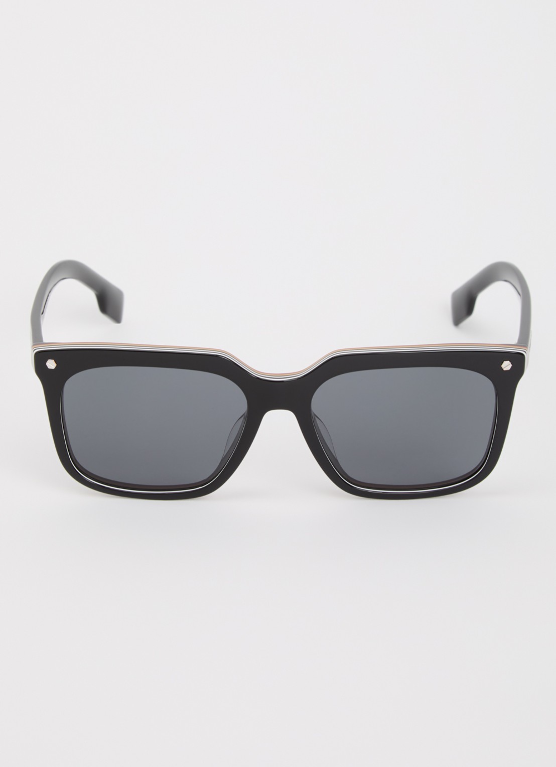 Burberry Carnaby zonnebril BE4337F - detail zwart