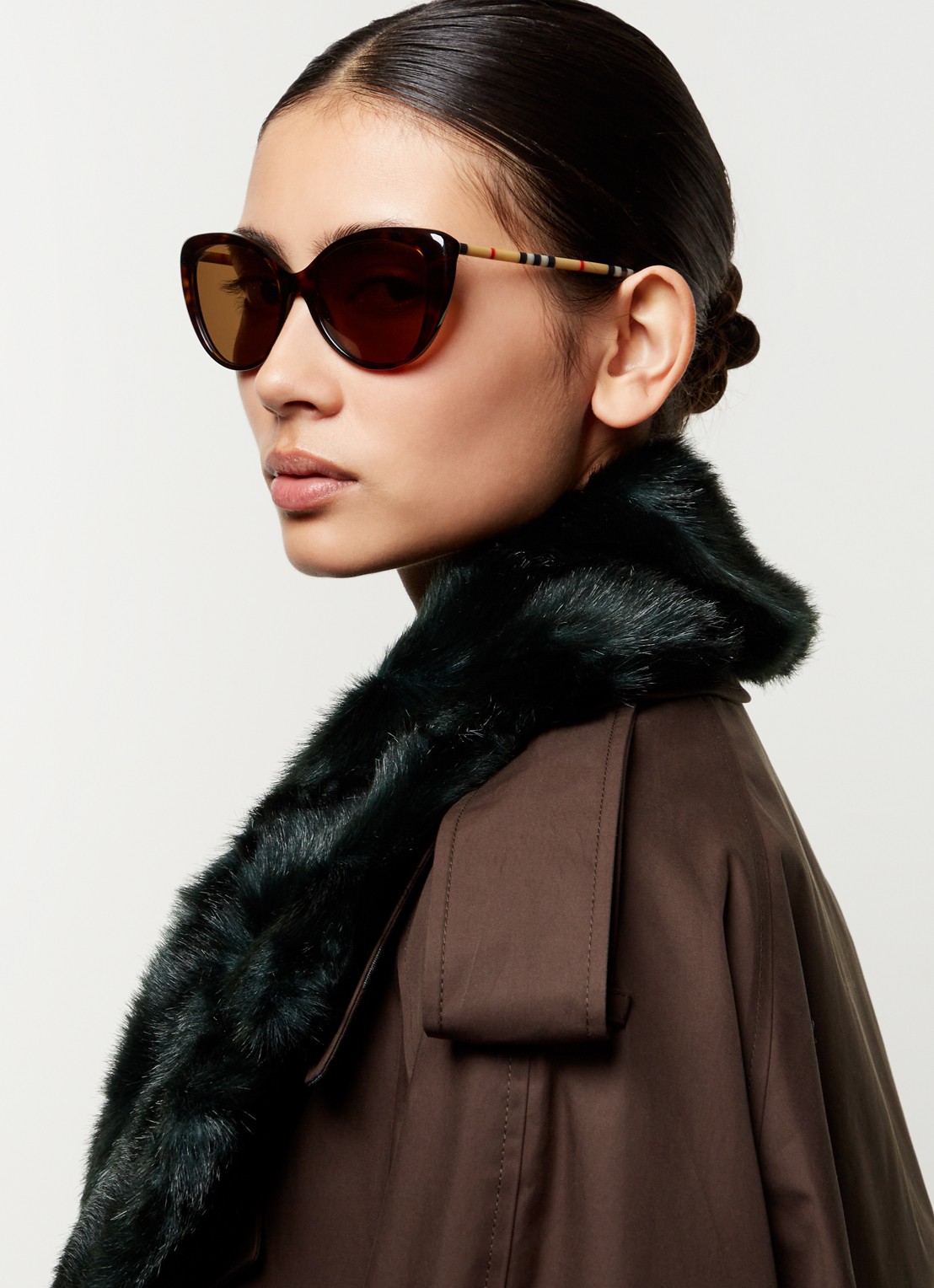 Burberry Cat Eye zonnebril BE4407   - voorkant 2 bruin
