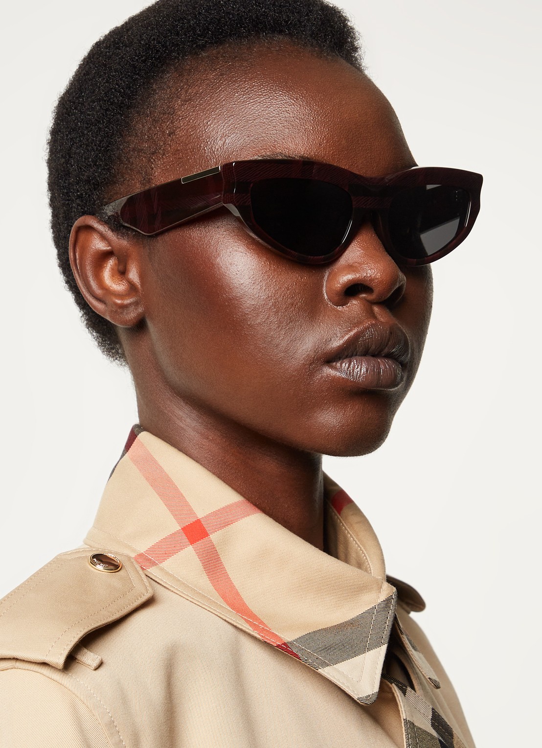 Burberry Cat Eye zonnebril BE4425U - voorkant 2 donkerrood