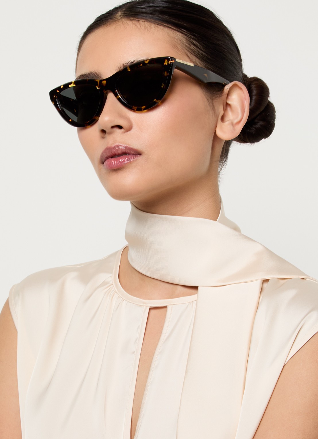 Burberry Cat Eye zonnebril BE4436U - voorkant 2 donkerbruin