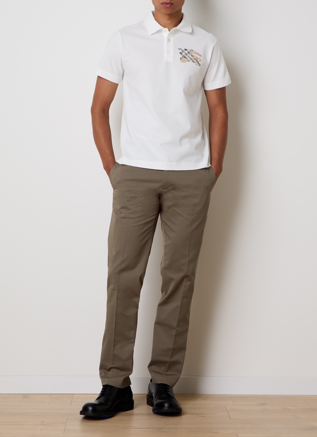 Burberry Charlton straight fit chino met steekzakken  - voorkant 2 lichtbruin