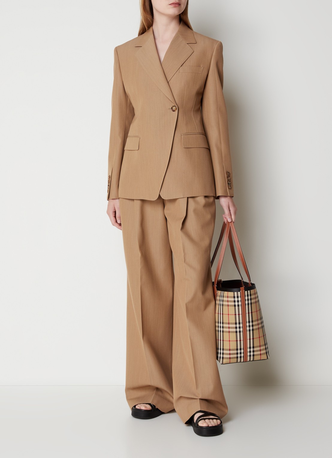 Burberry Claudette blazer in wolblend met klepzakken en schoudervulling - voorkant 5 camel