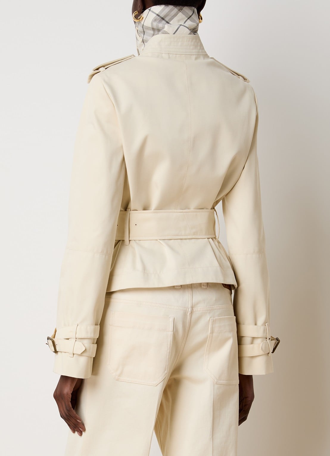 Burberry Cropped double-breasted trenchcoat met ceintuur - achterkant creme