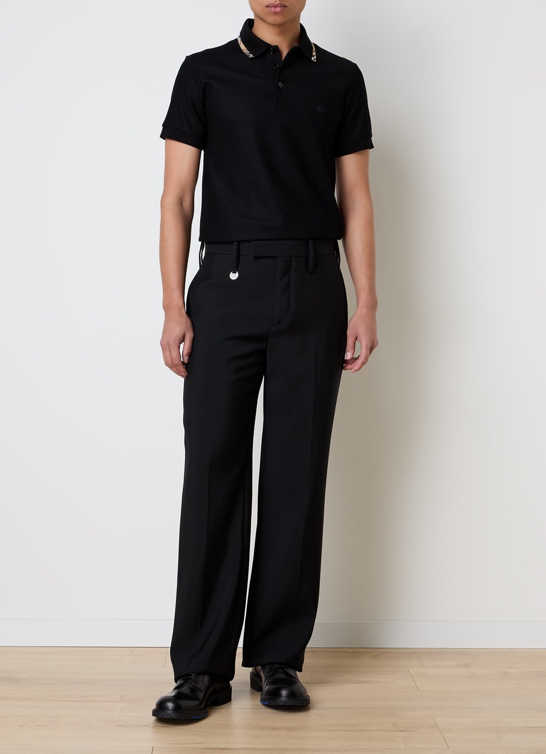 Burberry Eddie slim fit polo met logo - voorkant 2 zwart