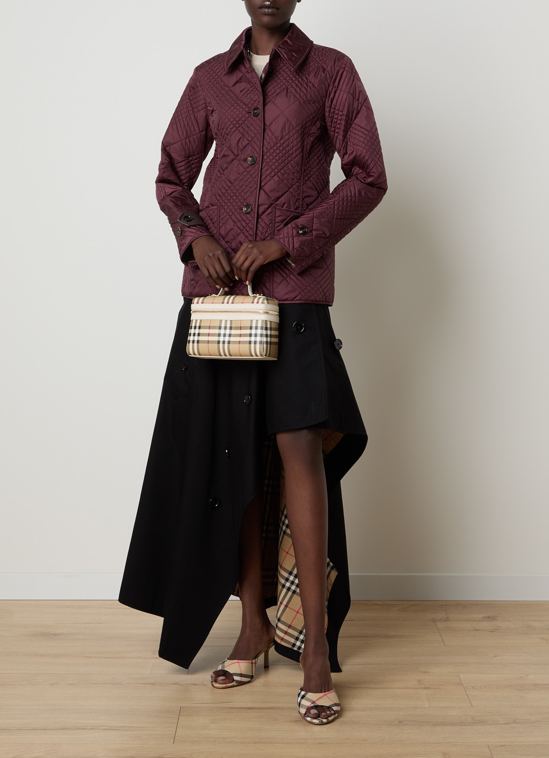 Burberry Fernleigh quilted barn jack met details van lamsleer - voorkant 6 bordeauxrood