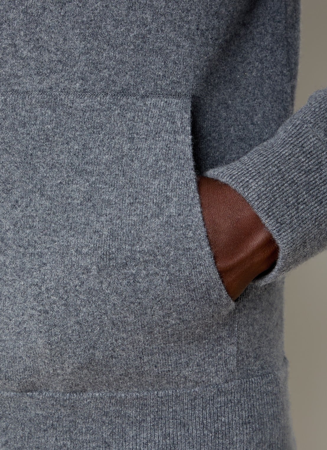 Burberry Fijngebreid vest in kasjmierblend met capuchon en logo - detail 6 grijsmele