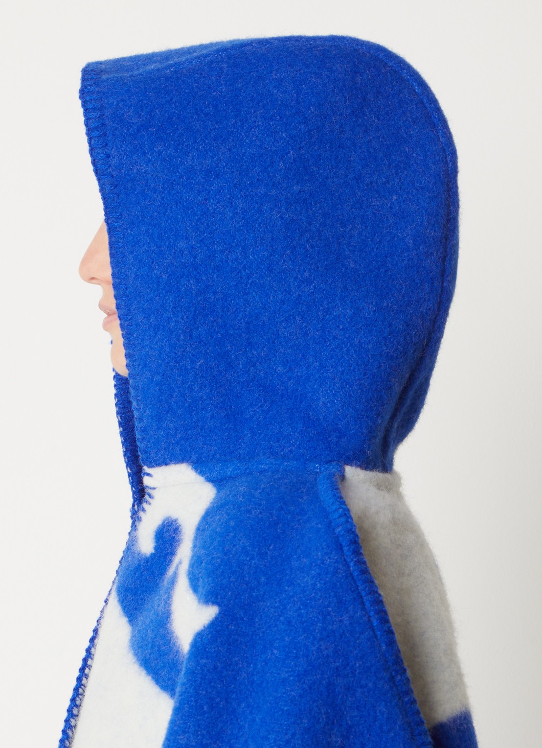 Burberry Fijngebreide cape van wol met steekzakken en capuchon - detail 4 royalblauw