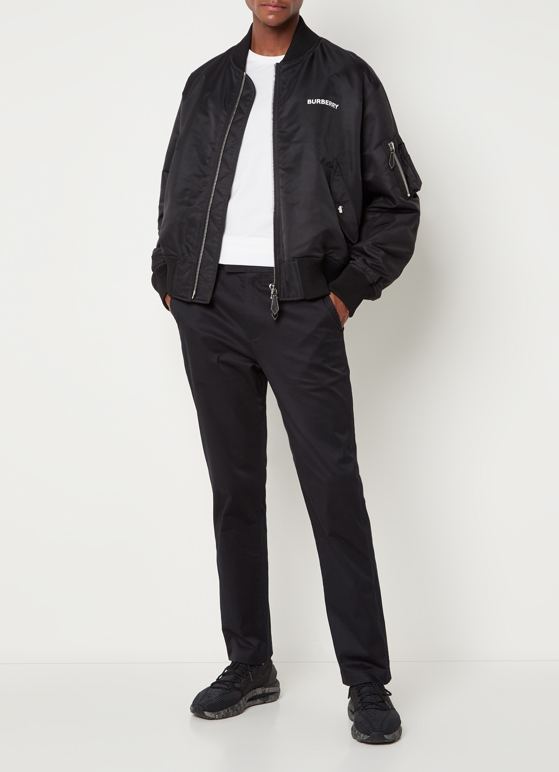 Burberry Gillian bomberjack met logo- en backprint  - voorkant 2 zwart