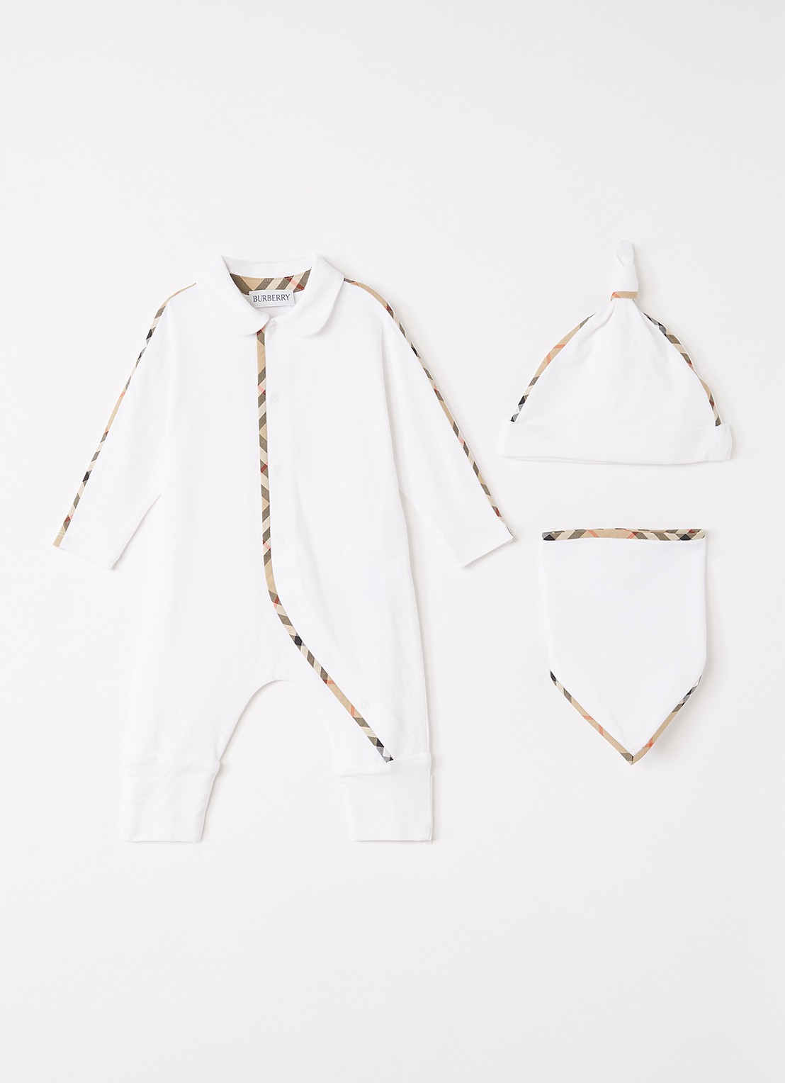 Burberry Hamilton set van babypak met muts en slab in giftbox 3-delig - voorkant 2 wit